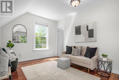 99 Brock Street E, Uxbridge, ON - Indoor Photo Showing Living Room