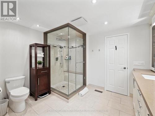 18 Mowatt Court, Markham, ON - Indoor Photo Showing Bathroom