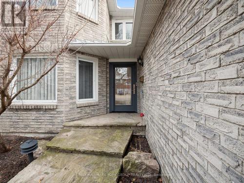 18 Mowatt Court, Markham, ON - Outdoor