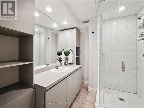 18 Mowatt Court, Markham, ON - Indoor Photo Showing Bathroom