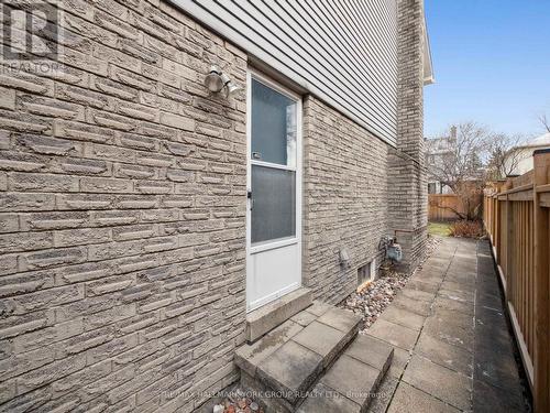 18 Mowatt Court, Markham, ON - Outdoor