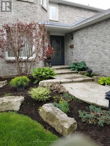 18 Mowatt Court, Markham, ON - Outdoor