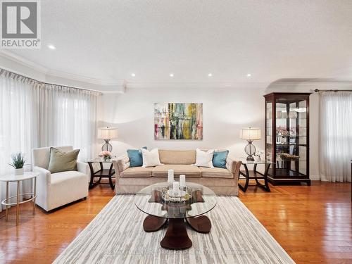 18 Mowatt Court, Markham, ON - Indoor Photo Showing Living Room