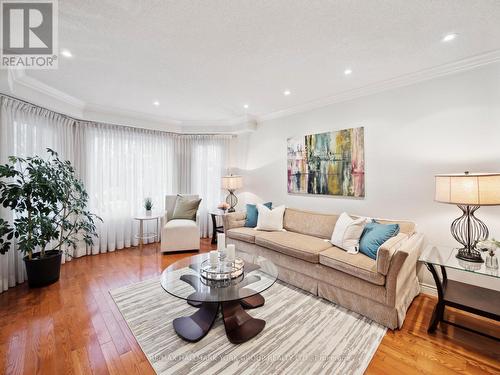 18 Mowatt Court, Markham, ON - Indoor Photo Showing Living Room