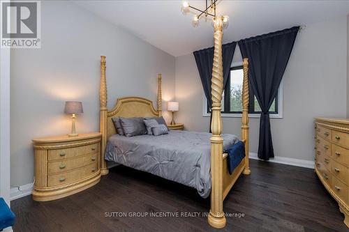 71 Muirfield Drive, Barrie, ON - Indoor Photo Showing Bedroom