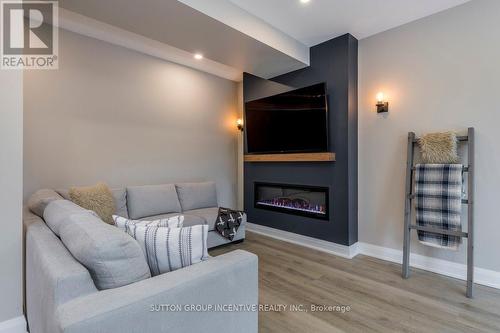 71 Muirfield Drive, Barrie, ON - Indoor Photo Showing Living Room With Fireplace