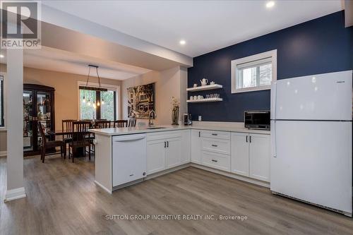 71 Muirfield Drive, Barrie, ON - Indoor Photo Showing Kitchen