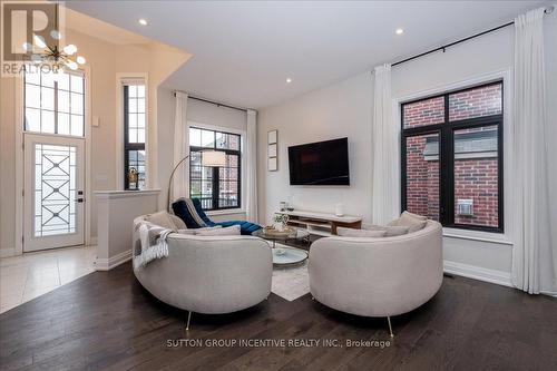 71 Muirfield Drive, Barrie, ON - Indoor Photo Showing Living Room