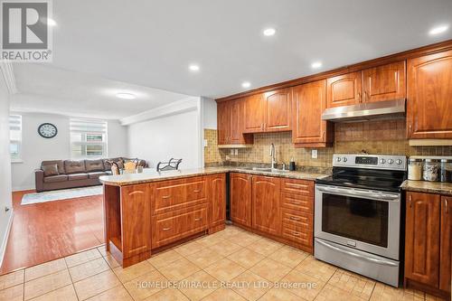 1112 - 4 Lisa Street, Brampton, ON - Indoor Photo Showing Kitchen