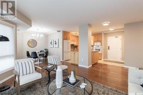 506 902 Spadina Crescent E, Saskatoon, SK - Indoor Photo Showing Living Room