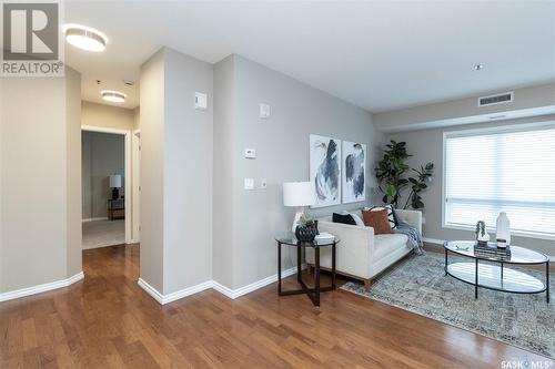 506 902 Spadina Crescent E, Saskatoon, SK - Indoor Photo Showing Living Room