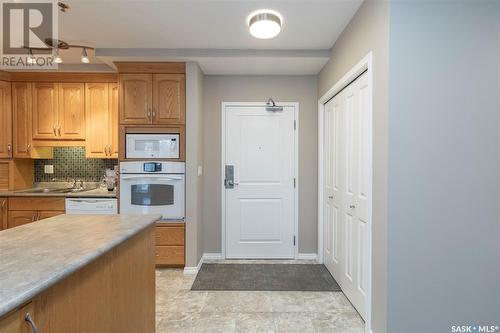 506 902 Spadina Crescent E, Saskatoon, SK - Indoor Photo Showing Kitchen