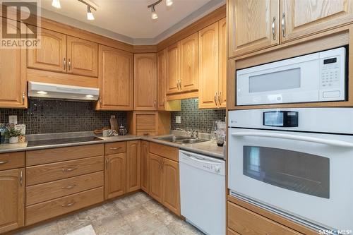 506 902 Spadina Crescent E, Saskatoon, SK - Indoor Photo Showing Kitchen With Double Sink