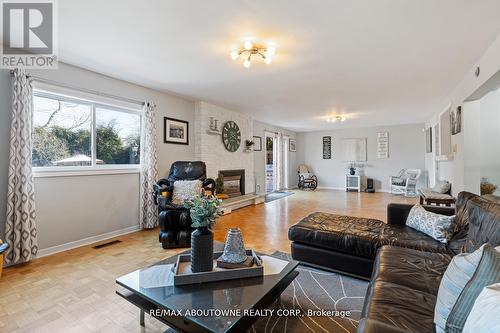 2254 Yates Court, Oakville, ON - Indoor Photo Showing Living Room With Fireplace