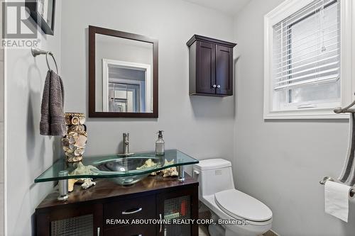 2254 Yates Court, Oakville, ON - Indoor Photo Showing Bathroom