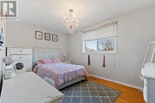 2254 Yates Court, Oakville, ON - Indoor Photo Showing Bedroom