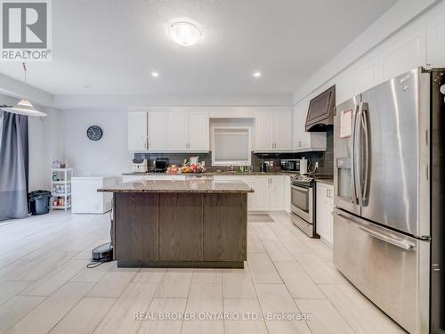 326 Moorland Crescent, Kitchener, ON - Indoor Photo Showing Kitchen With Stainless Steel Kitchen