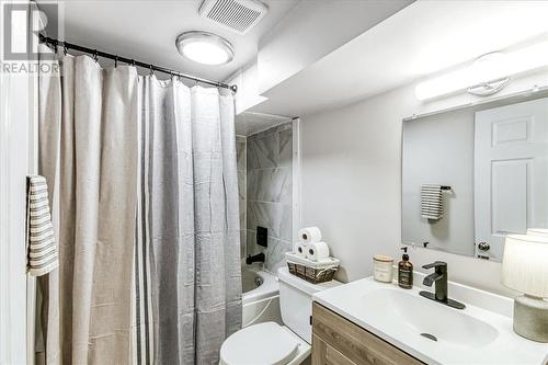 431 Arnold Street, Sudbury, ON - Indoor Photo Showing Bathroom