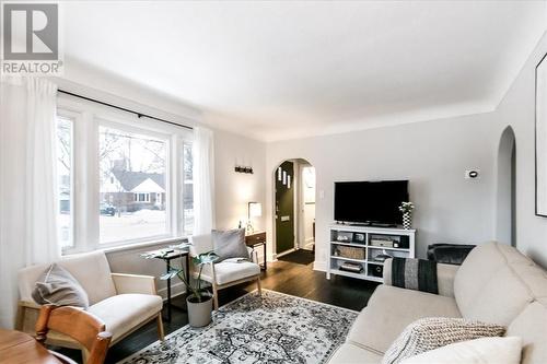 431 Arnold Street, Sudbury, ON - Indoor Photo Showing Living Room