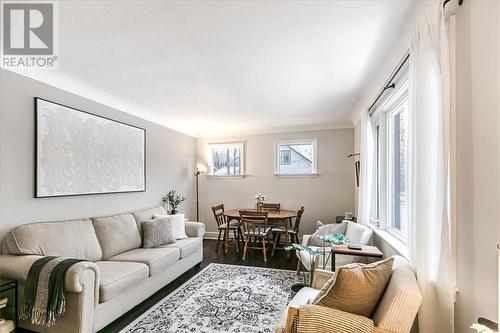 431 Arnold Street, Sudbury, ON - Indoor Photo Showing Living Room