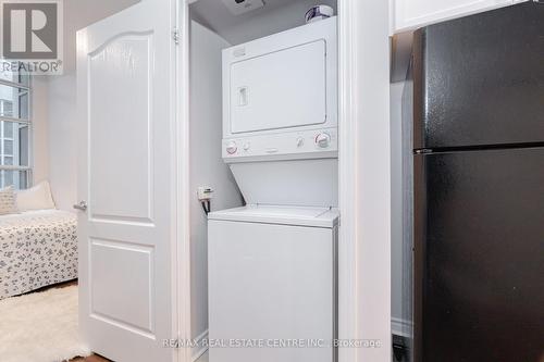 105 - 33 Elm Drive W, Mississauga, ON - Indoor Photo Showing Laundry Room