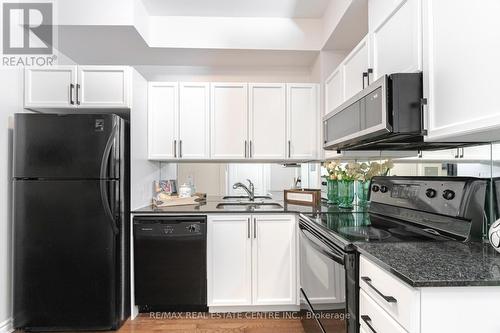 105 - 33 Elm Drive W, Mississauga, ON - Indoor Photo Showing Kitchen With Double Sink