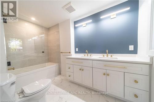 6611 O'Neil Street, Niagara Falls (206 - Stamford), ON - Indoor Photo Showing Bathroom