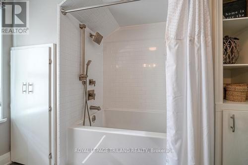 3811 Highway 59, Norfolk, ON - Indoor Photo Showing Bathroom