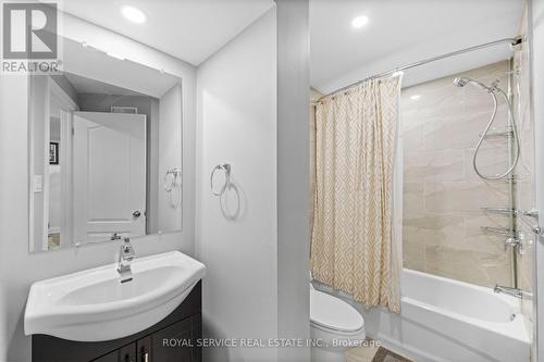 49 Farncomb Crescent, Clarington (Bowmanville), ON - Indoor Photo Showing Bathroom