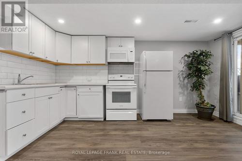 203 Lichen Crescent, Oshawa (Mclaughlin), ON - Indoor Photo Showing Kitchen