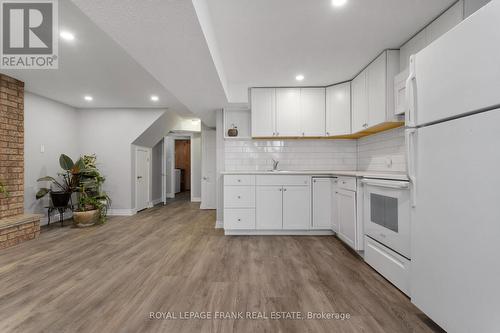 203 Lichen Crescent, Oshawa (Mclaughlin), ON - Indoor Photo Showing Kitchen