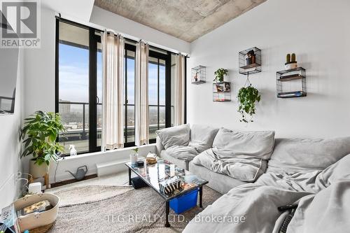 810 - 2720 Dundas Street W, Toronto (Junction Area), ON - Indoor Photo Showing Living Room