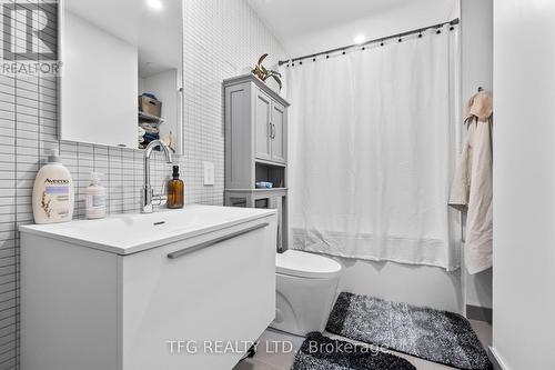 810 - 2720 Dundas Street W, Toronto (Junction Area), ON - Indoor Photo Showing Bathroom