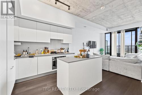 810 - 2720 Dundas Street W, Toronto (Junction Area), ON - Indoor Photo Showing Kitchen