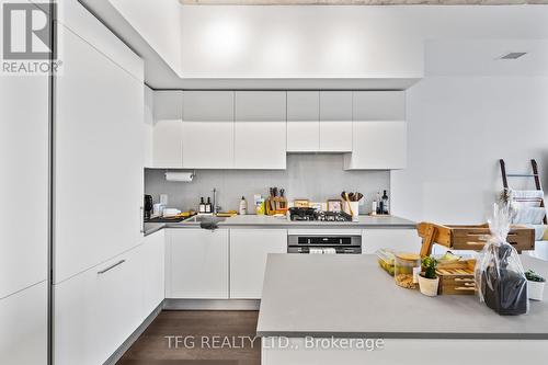 810 - 2720 Dundas Street W, Toronto (Junction Area), ON - Indoor Photo Showing Kitchen