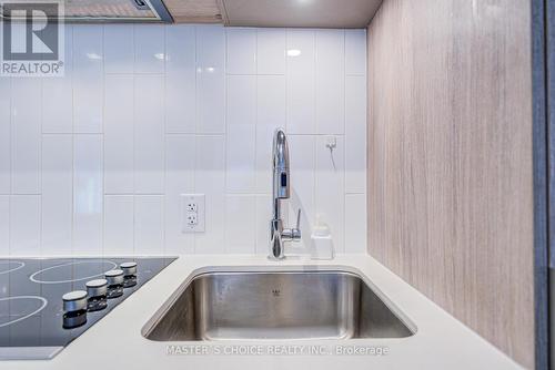 318 - 35 Tubman Avenue, Toronto, ON - Indoor Photo Showing Kitchen