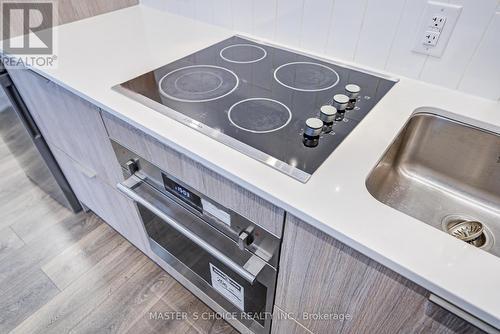 318 - 35 Tubman Avenue, Toronto, ON - Indoor Photo Showing Kitchen