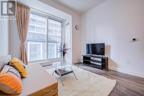 318 - 35 Tubman Avenue, Toronto, ON - Indoor Photo Showing Living Room