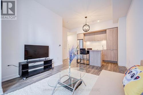 318 - 35 Tubman Avenue, Toronto, ON - Indoor Photo Showing Living Room