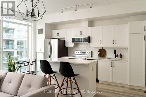 717 - 333 Adelaide Street, Toronto, ON - Indoor Photo Showing Kitchen