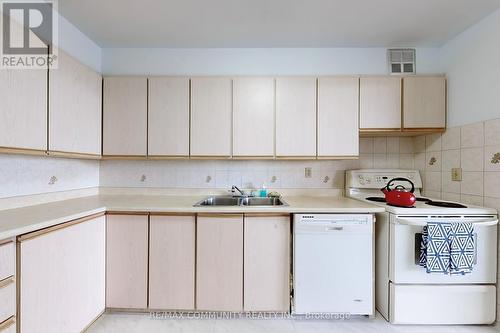 1104 - 120 Dundalk Drive, Toronto, ON - Indoor Photo Showing Kitchen With Double Sink