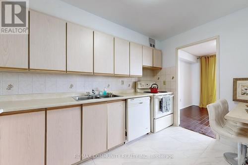 1104 - 120 Dundalk Drive, Toronto, ON - Indoor Photo Showing Kitchen With Double Sink