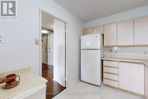 1104 - 120 Dundalk Drive, Toronto, ON - Indoor Photo Showing Kitchen