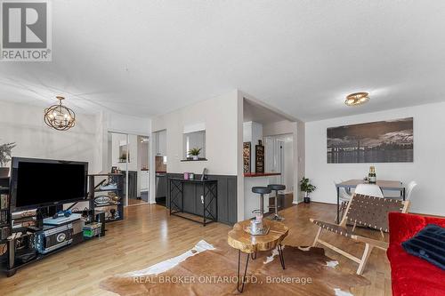 42 Blackwater Crescent, Toronto, ON - Indoor Photo Showing Living Room