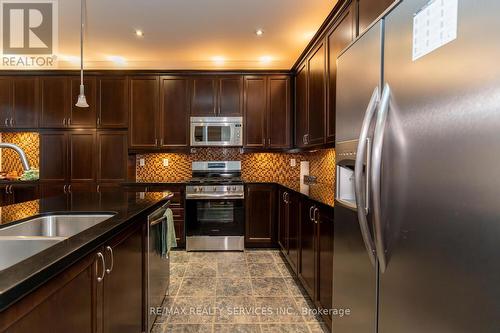 21 Whitbread Crescent, Ajax, ON - Indoor Photo Showing Kitchen With Upgraded Kitchen