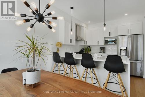 136 Robin Easey Avenue, Ottawa, ON - Indoor Photo Showing Kitchen With Upgraded Kitchen