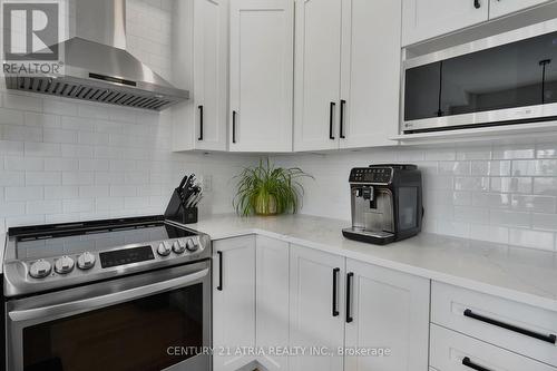 136 Robin Easey Avenue, Ottawa, ON - Indoor Photo Showing Kitchen