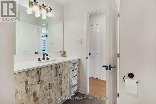 136 Robin Easey Avenue, Ottawa, ON - Indoor Photo Showing Bathroom