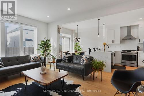 136 Robin Easey Avenue, Ottawa, ON - Indoor Photo Showing Living Room