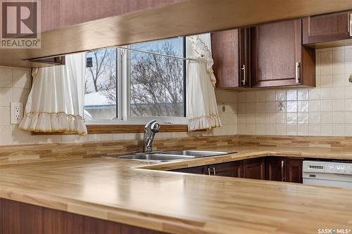 814 Marr Avenue, Saskatoon, SK - Indoor Photo Showing Kitchen With Double Sink